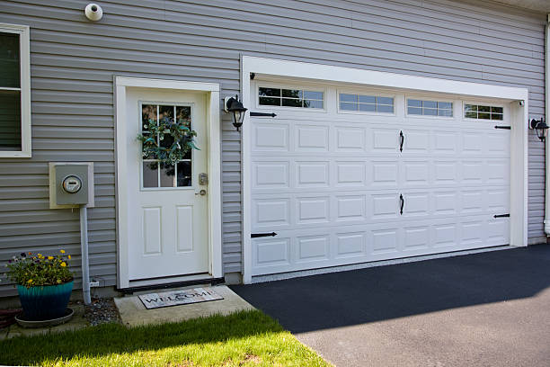 24/7 Emergency Garage Door Panel Replacement experts in Monroe County County, MS